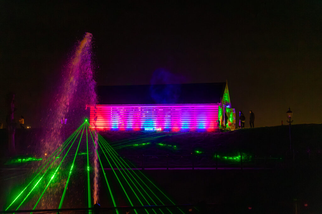 Lasershow bij balkenloods bij Vreeswijk bij Kaarslicht 2025